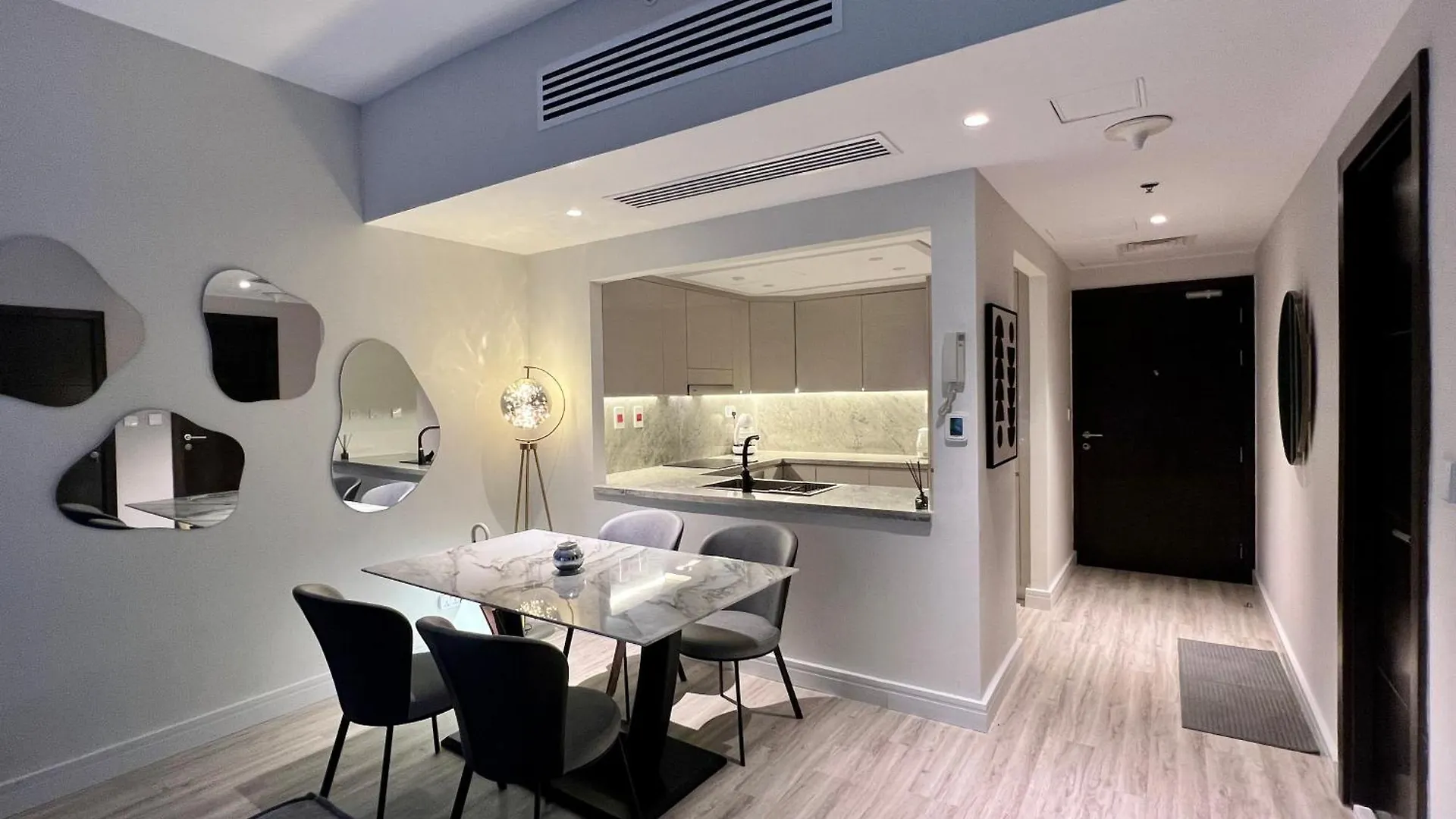 Eden Home Dubai 0*,